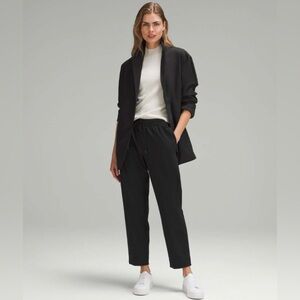 Lululemon Tapered-Leg Mid-Rise  Pant 7/8 Length *Luxtreme size Medium